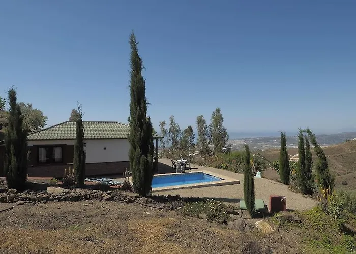 Cozy House With Private Pool